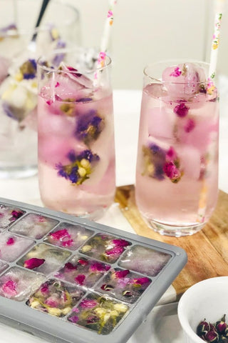 6. Dessert Tables with Edible Flowers