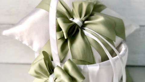Sage­ Green Ring Beare­r Pillow