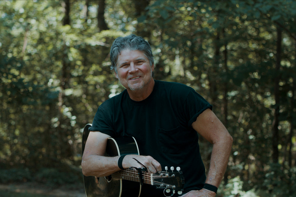 Songwriter Session: Chris Knight – Niangua Coffee