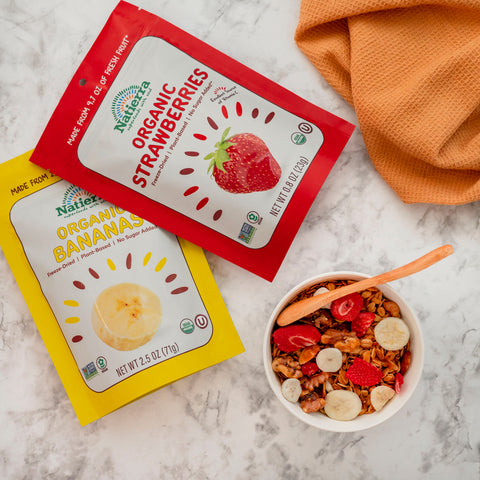 Organic freeze-dried bananas and strawberries with granola