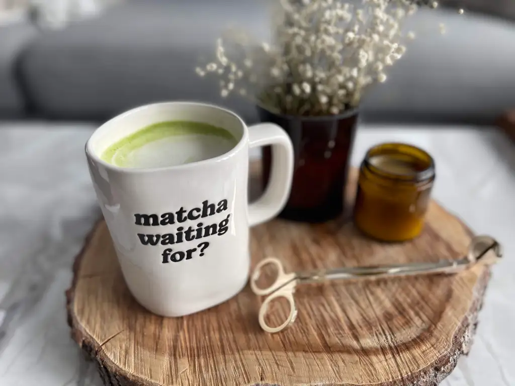 teangle matcha latte in mug 