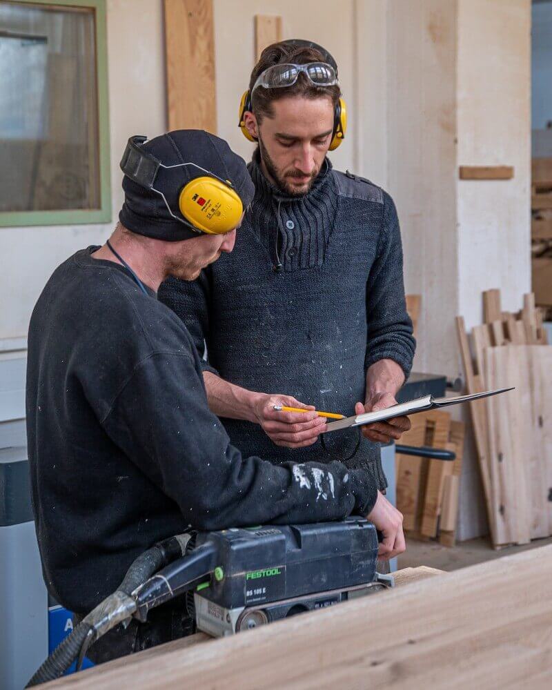 woodboom bei der Planung und Fertigstellung neuer Massivholzmöbel