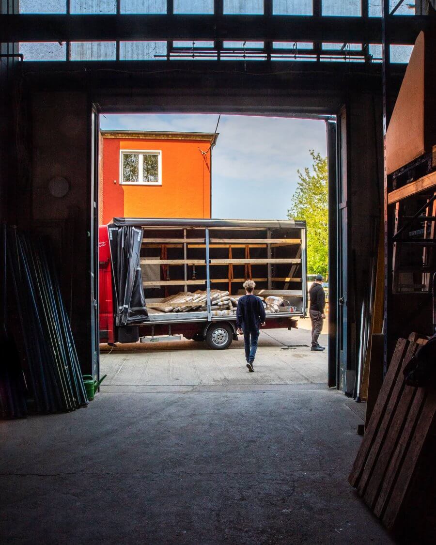 La logistica ottimale per la spedizione dei nostri mobili in legno massiccio