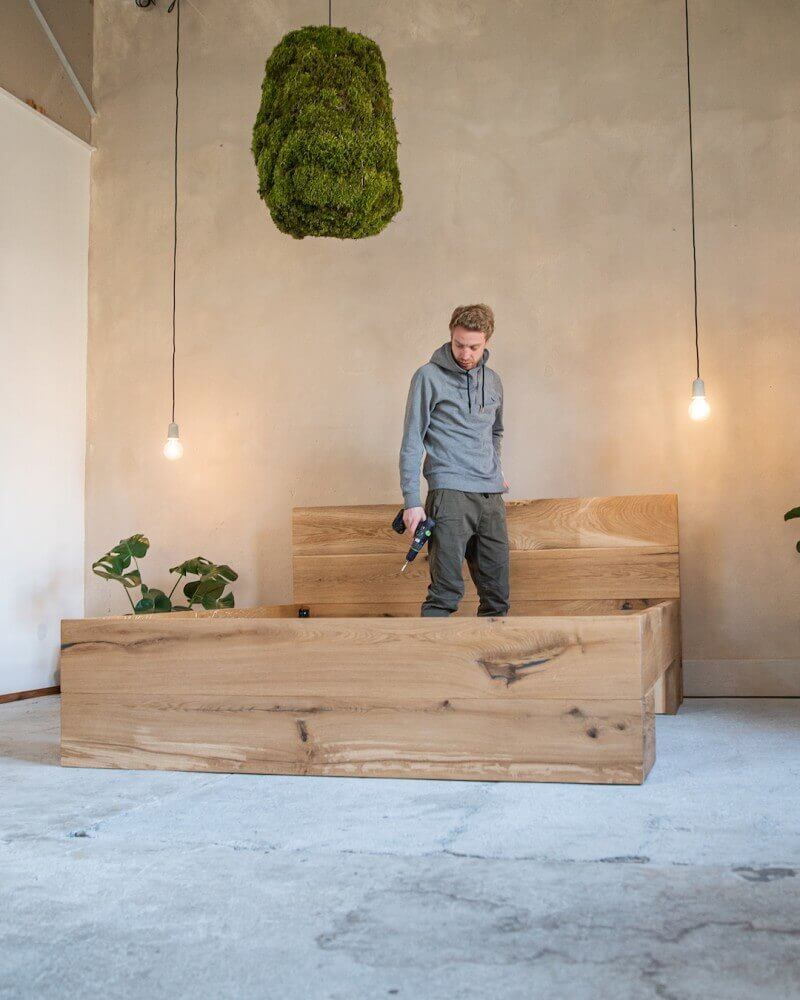 Sono in preparazione le riprese di un letto in legno massello