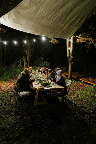 Abendessen am Massivholztisch von woodboom