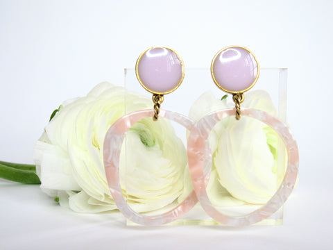 photo of Georgia drop earring from Leo and Lynn Jewelry peach and blush statement earring handmade resin and acrylic jewelry casual style spring style Easter pastels 