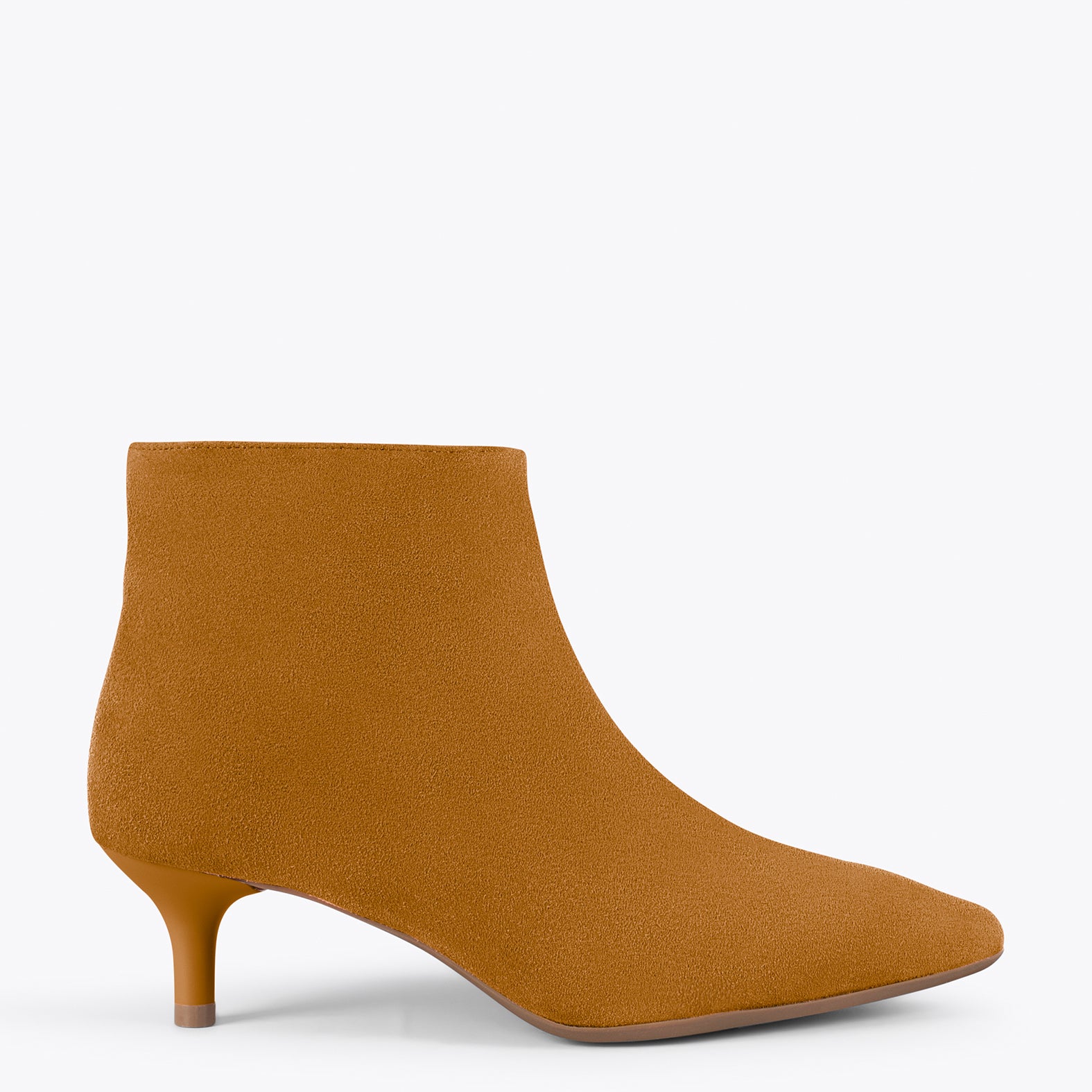 OUTFIT – CAMEL elegant low heel booties – miMaO EUROPA