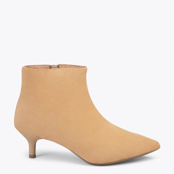 OUTFIT – BEIGE elegant low heel booties – miMaO EUROPA