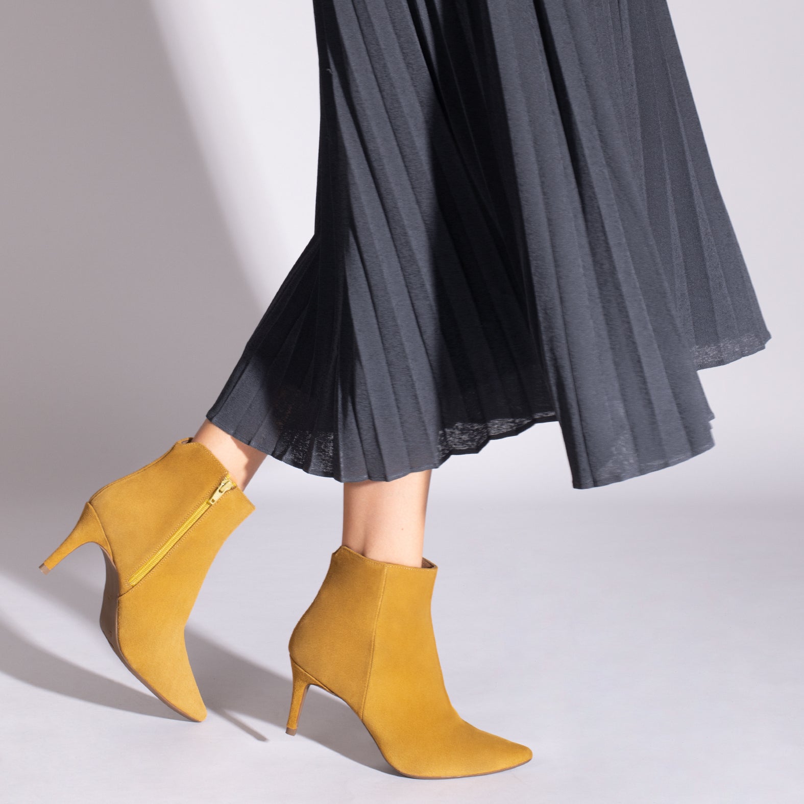 OUTFIT – MUSTARD suede high heel bootie – miMaO EUROPA