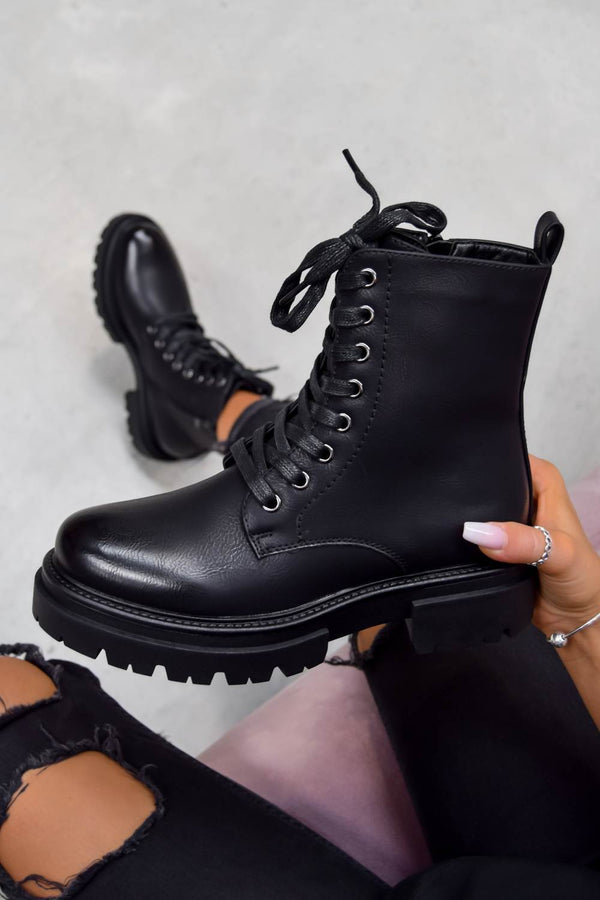commander chunky sole lace up ankle boot in black