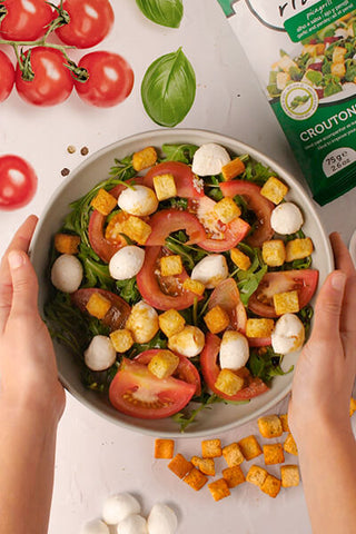 Salada com tomate e queijo