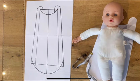 Erster Schritt bei der Herstellung eines Babyschlafsacks