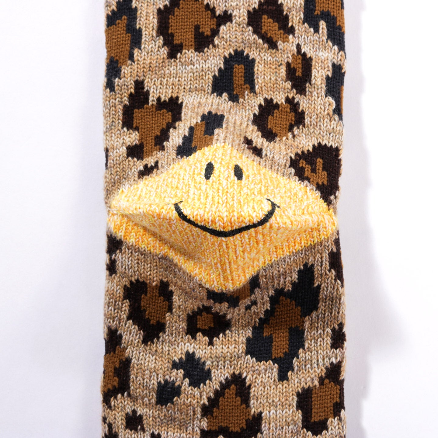 KAPITAL 84 YARNS HEEL SMILIE LEOPARD SOCKS BROWN