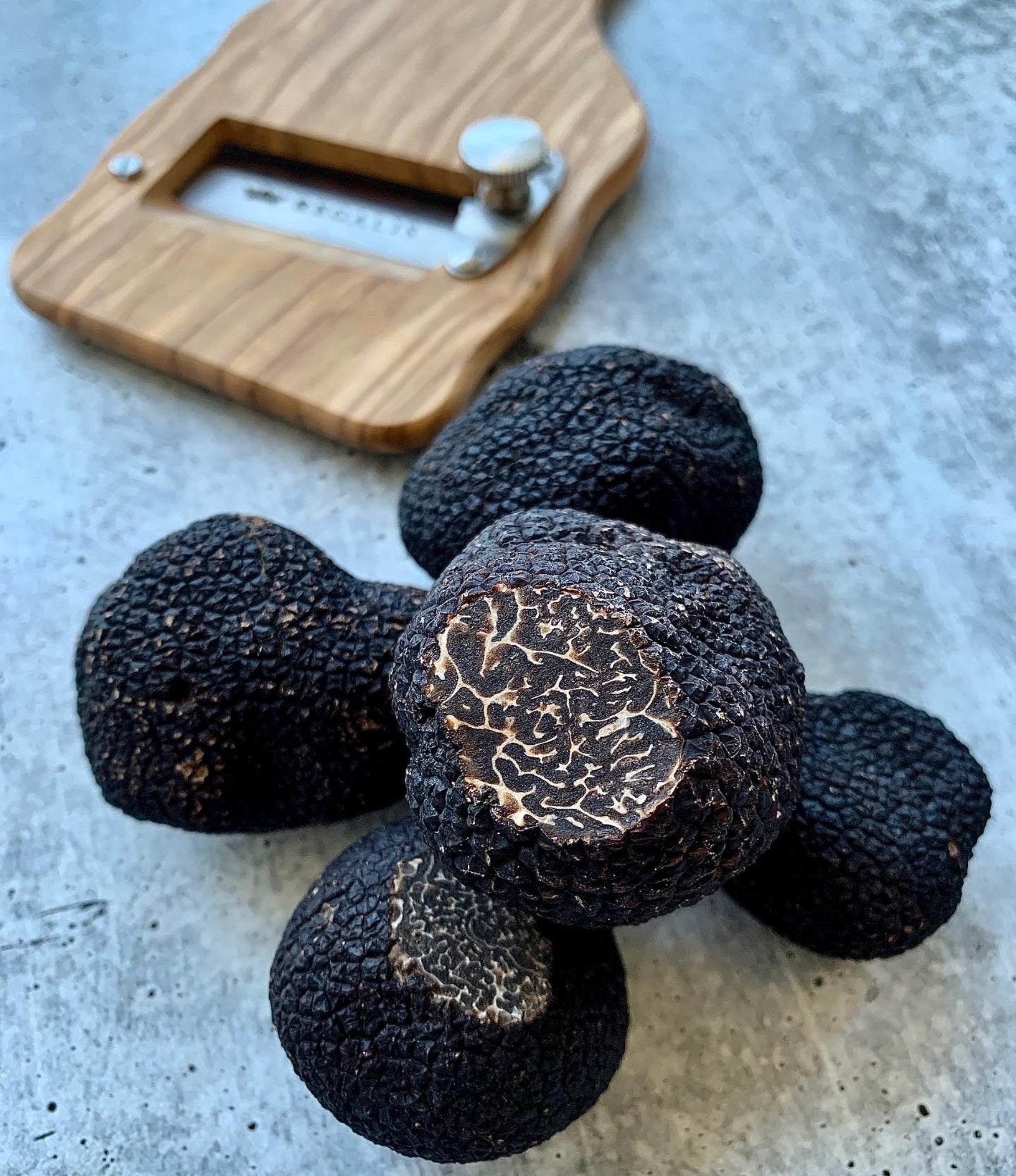 Fresh Winter Black Truffles Périgord Buy At Regalis Foods 1587