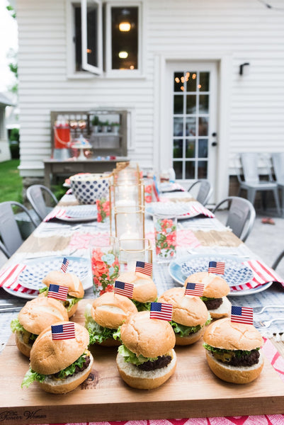 4th of July BBQ_photo the sweetest occasion_How to Throw the Best 4th of July Backyard Party_Riles & Bash