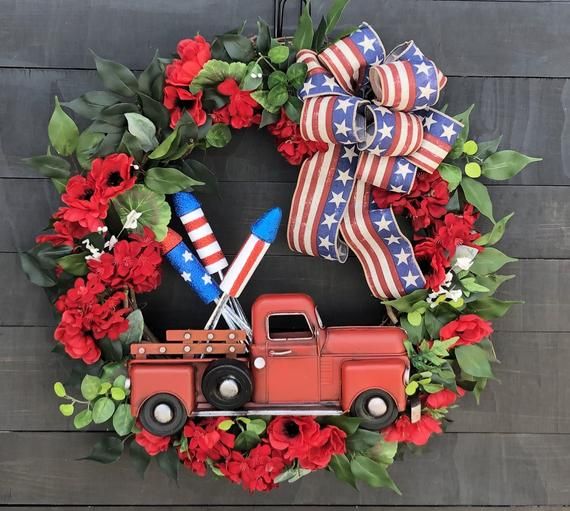 4th of July wreath_red truck and fireworks_photo Celebrations Design Co