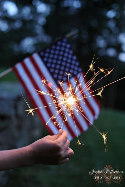 4th of July Sparklers_photo Joyful Reflections Photography_How to Throw the Best 4th of July Backyard Party_Riles & Bash