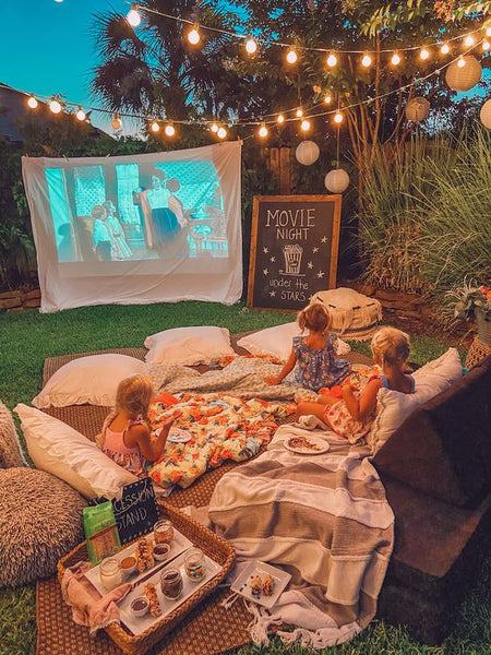 4th of July Backyard Movie Night_photo Life by Leanna_How to Throw the Best 4th of July Backyard Party_Riles & Bash