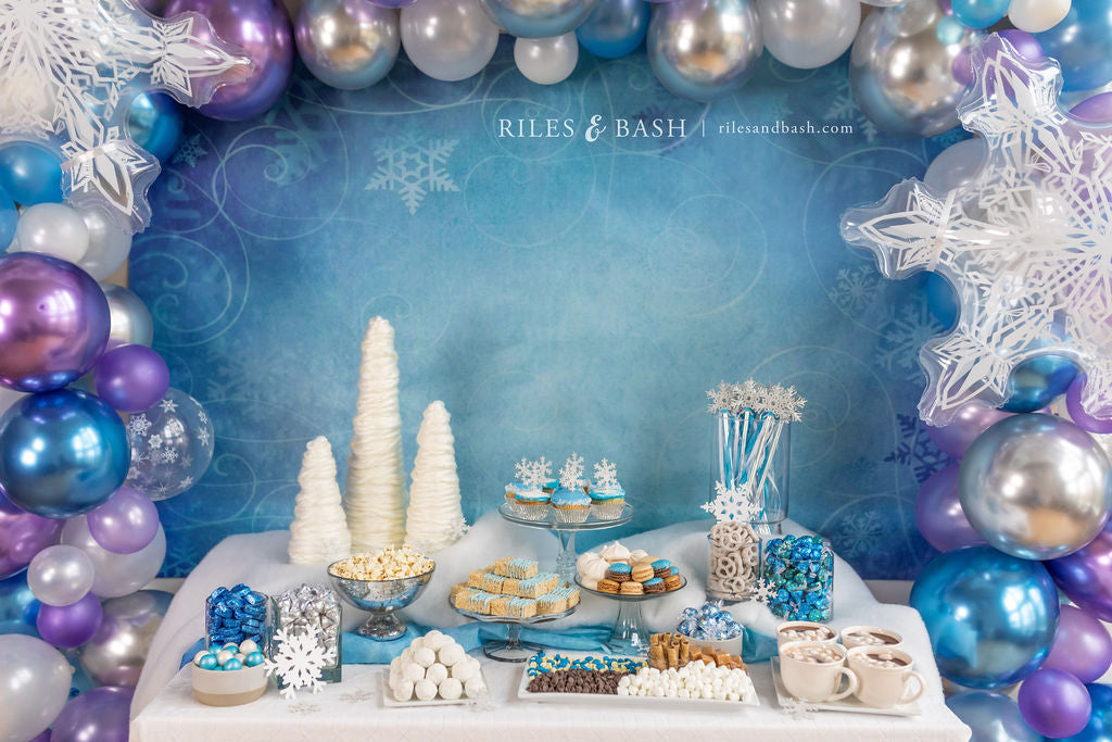 Riles & Bash_Frozen Snowflake Balloon Garland Kit with Winter Wonderland Backdrop for Frozen Snowflake Party