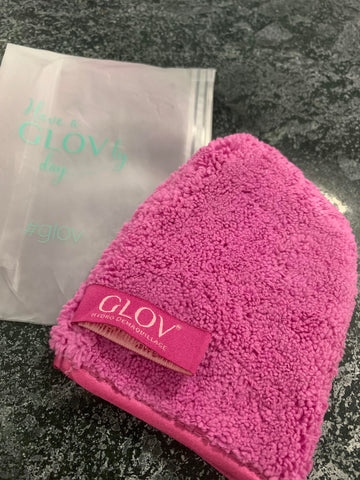 GLOV On-The-Go Hydro Cleanser All Skin Type makeup removing glove review, recommended for daily makeup and skincare routine