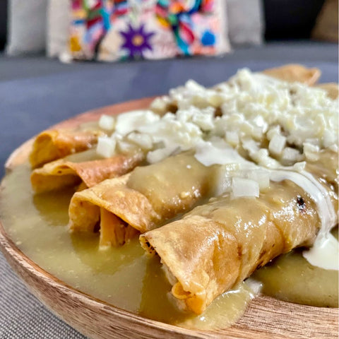 Receta de flautas de pollo ahogadas en salsa verde