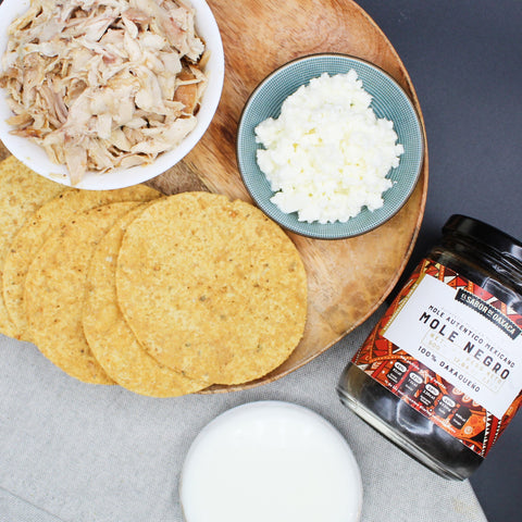 Reeta de tostadas de pollo con mole