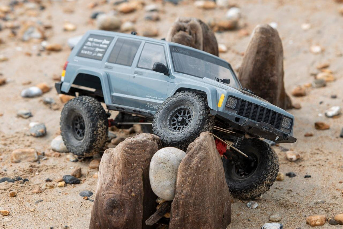 Axial SCX10 II Jeep Cherokee Scale Crawler Review : Does it live up to