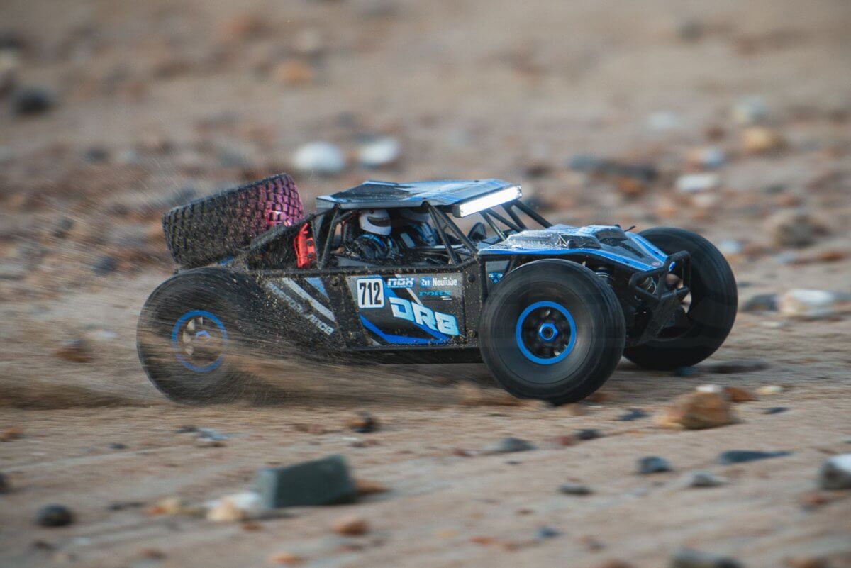 FTX-DR8-Review-Beach-sand-driving-fast-pan-right-1