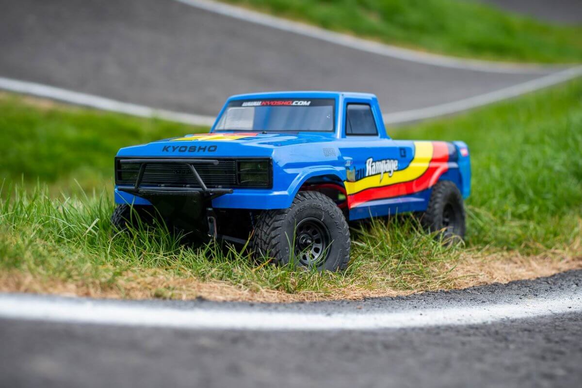 Kyosho Outlaw Rampage Review front side grass low insta