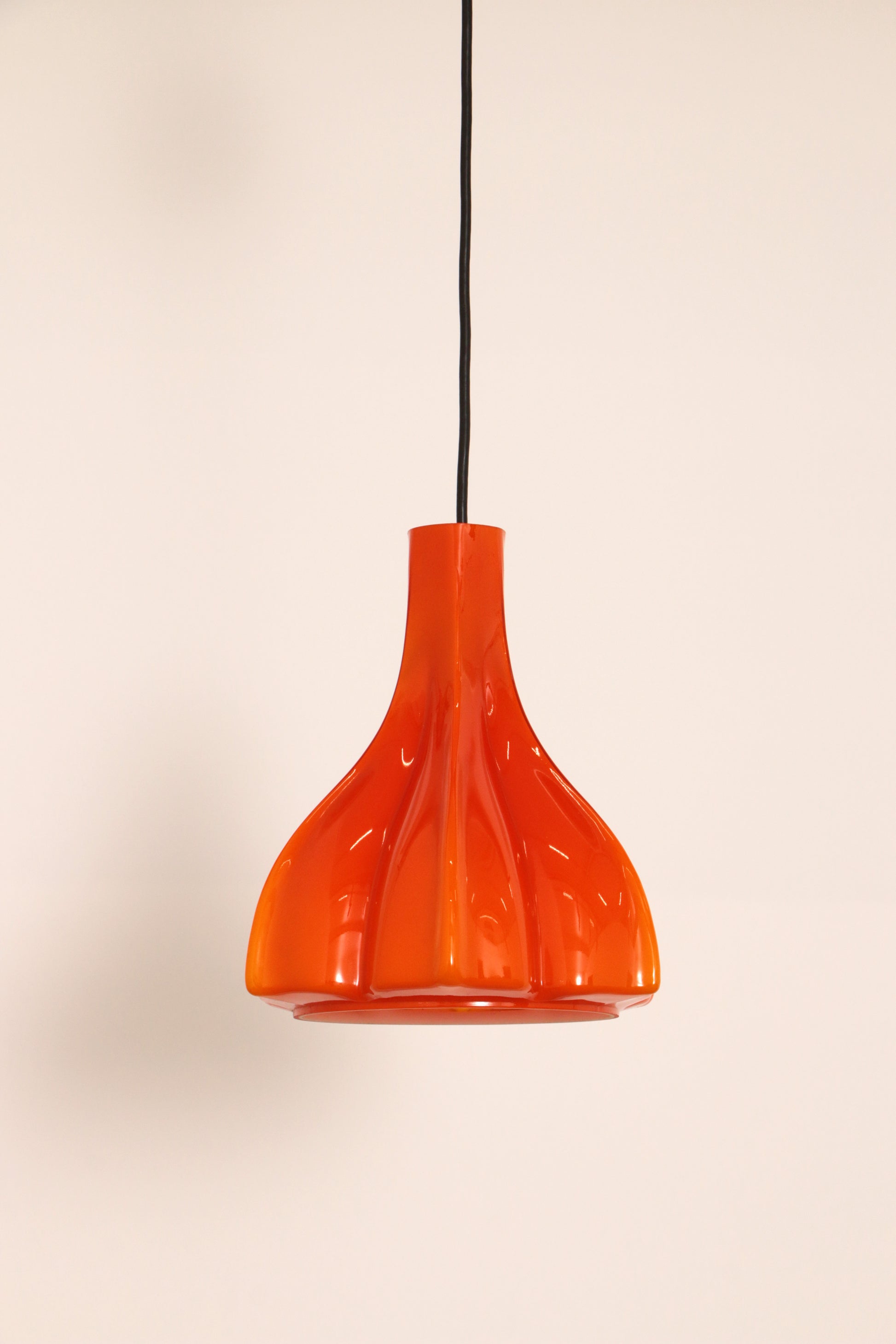 Uil een vuurtje stoken Preventie Vintage Oranje Glazen Hanglamp Van Peill En Putzler 1960 – Timeless-Art