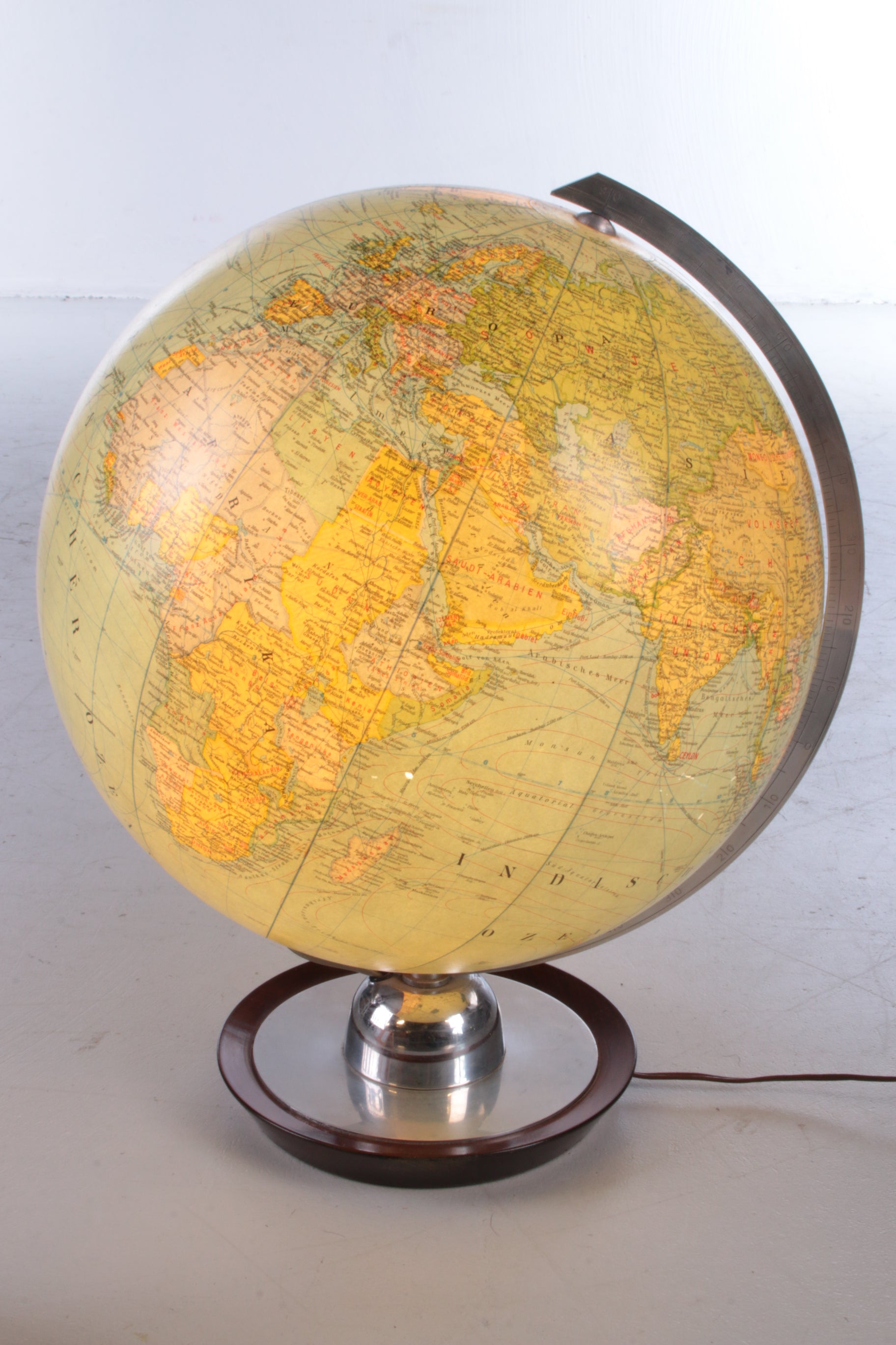 Begin beneden Oost Midcentury glazen Globe met licht van JRO verlag Munchen, Duitsland –  Timeless-Art