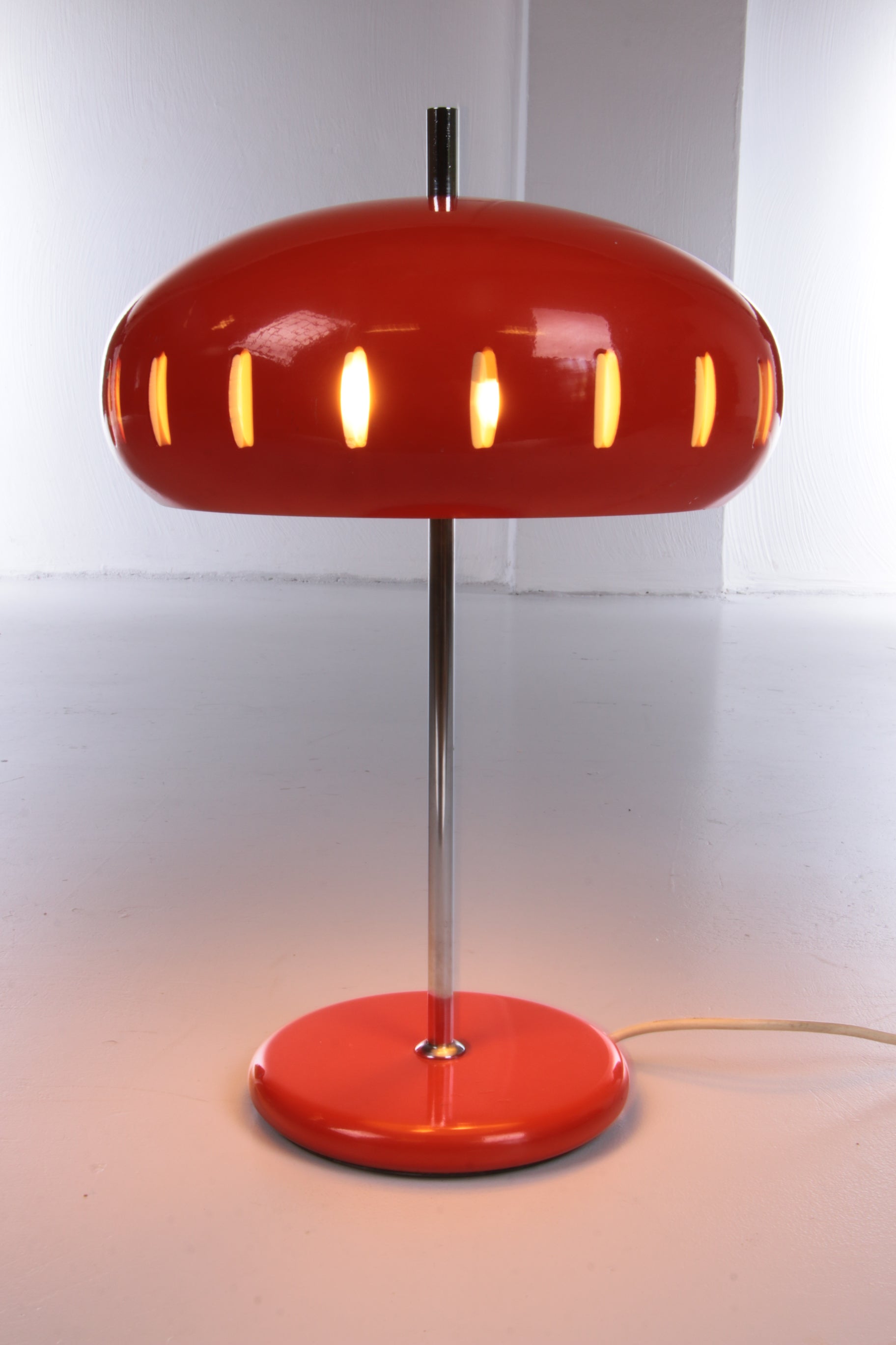 bungeejumpen Inspecteur Schuur Vintage Oranje metalen tafellamp, 1960s – Timeless-Art