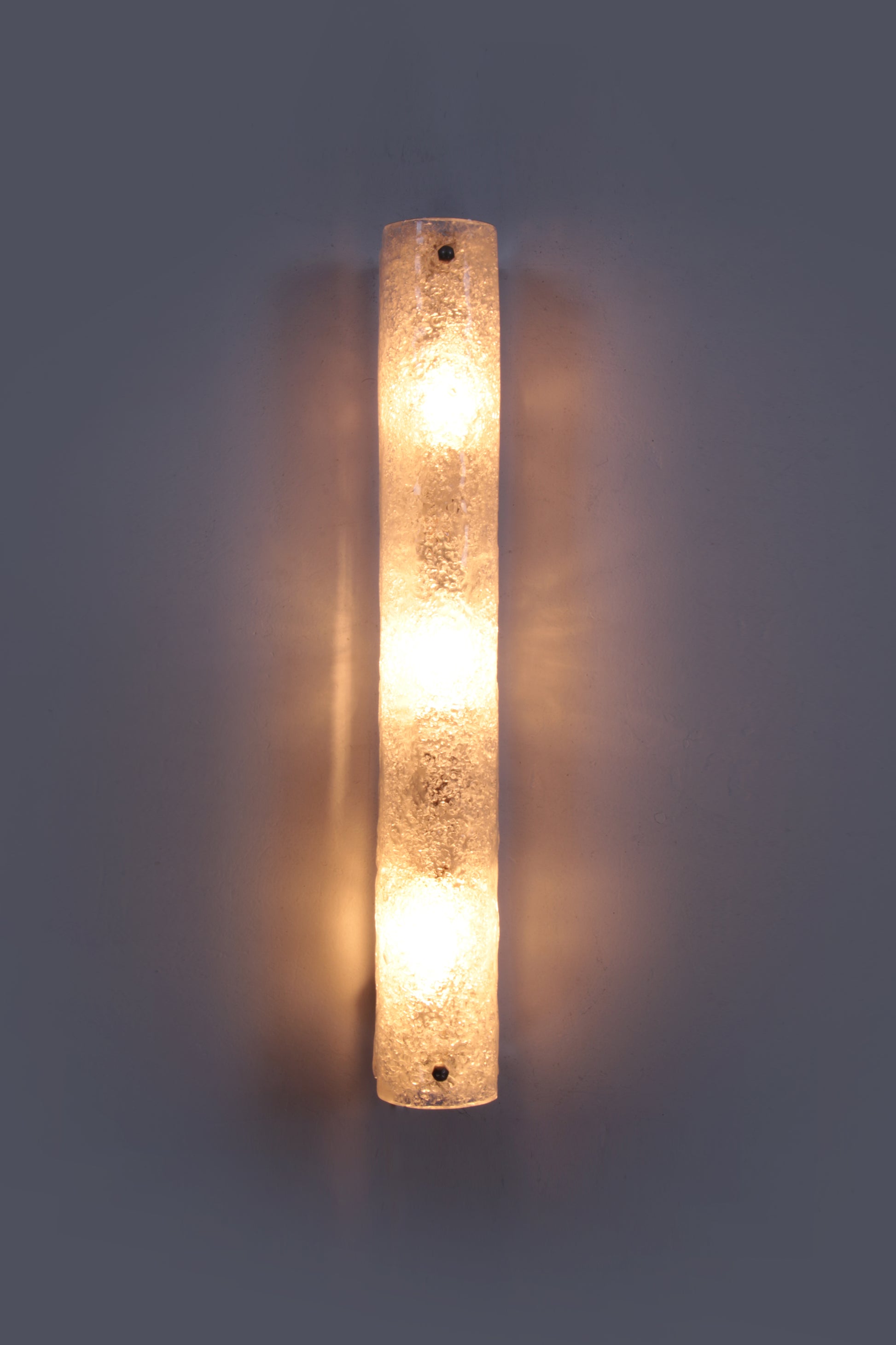 handelaar verkrachting Fervent Langwerpige wandlamp van Honsel Leuchten met bubble glas 50 cm lang. –  Timeless-Art
