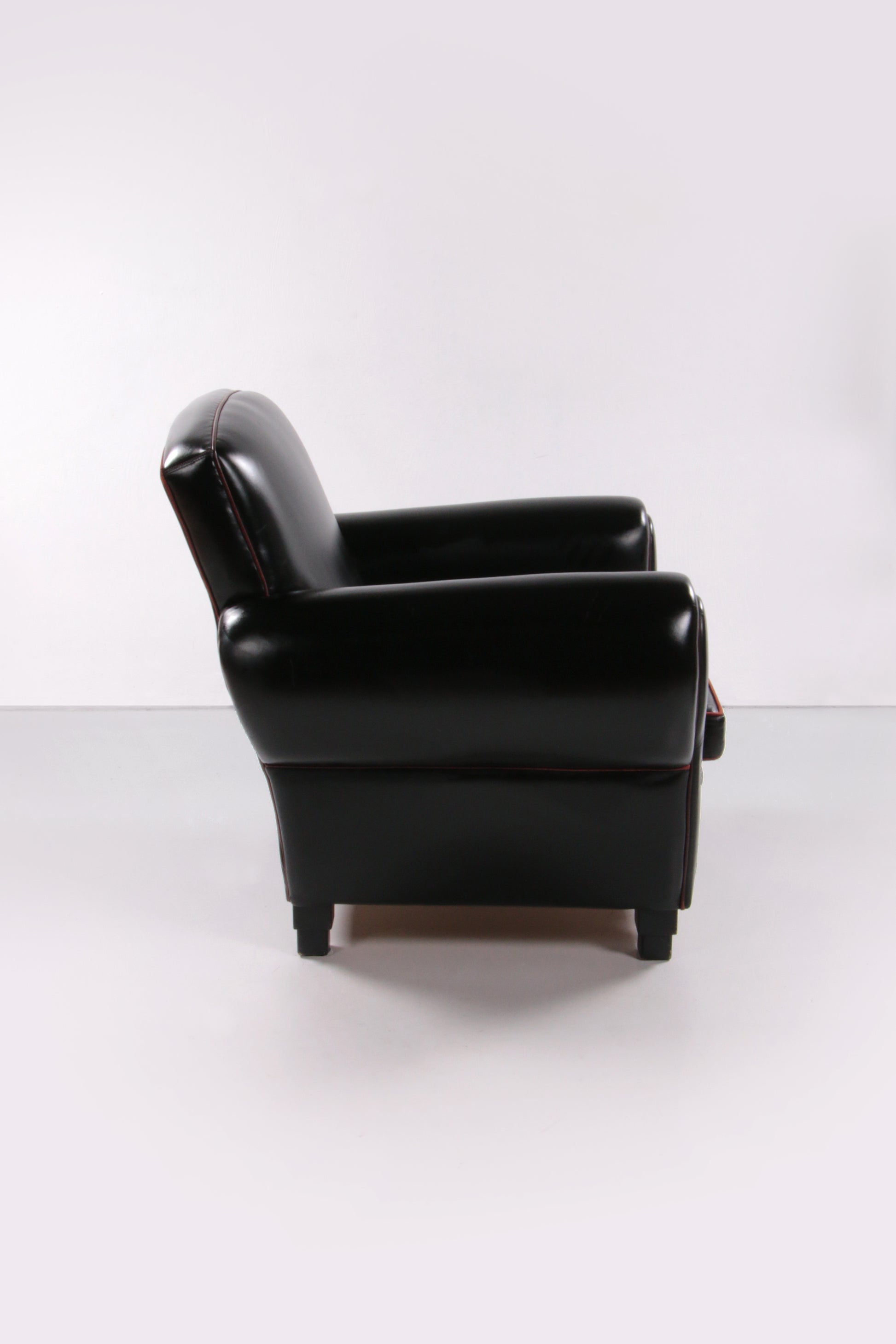 Specialiseren iets zwaarlijvigheid Very comfortable and beautiful leather armchair by LA Lounge Atelier. –  Timeless-Art