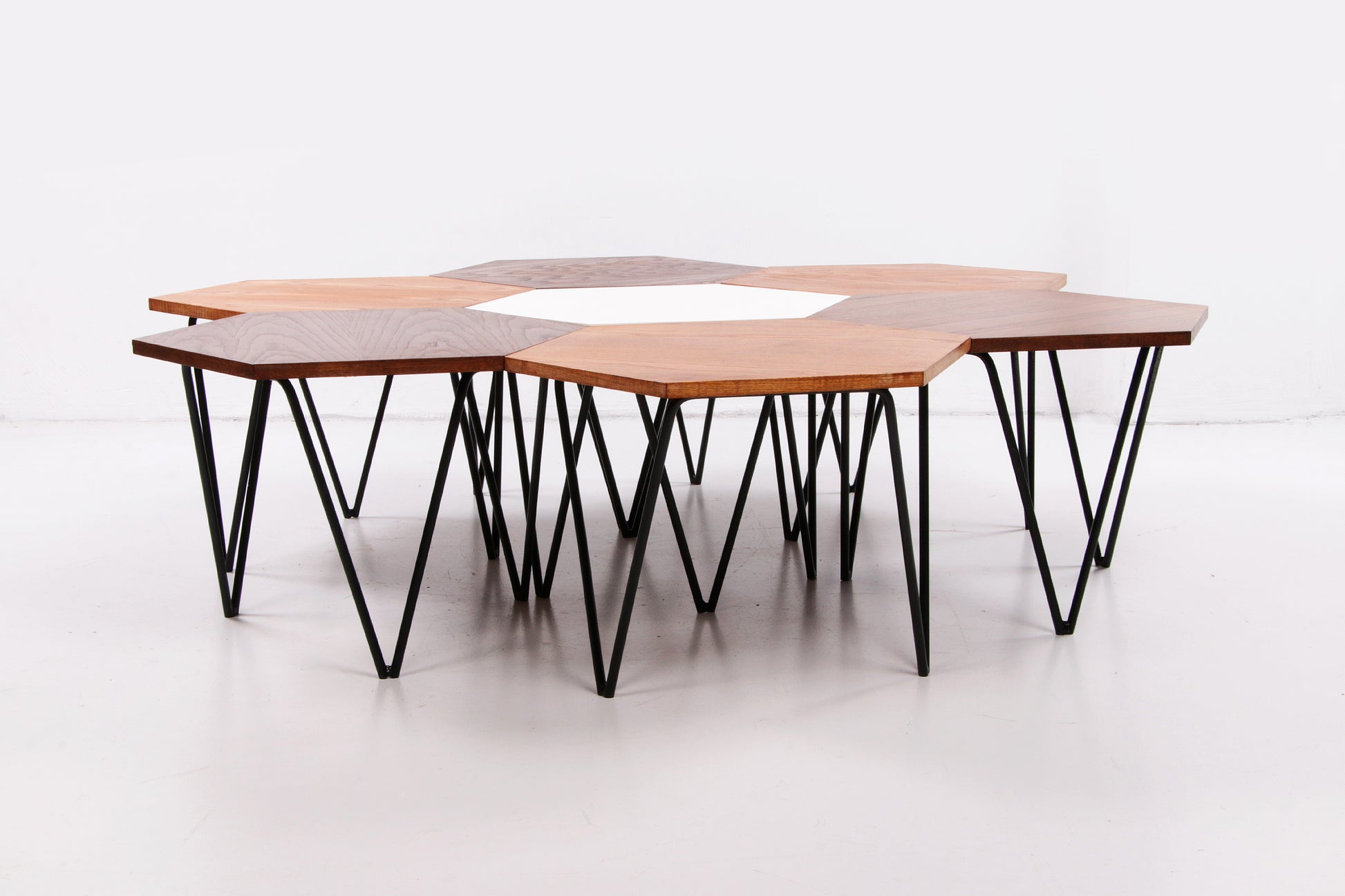 Kwijtschelding hoop Herdenkings Gio Ponti Set van 7 zeshoekig salontafel van ISA Bergamo,1950 Italie. –  Timeless-Art