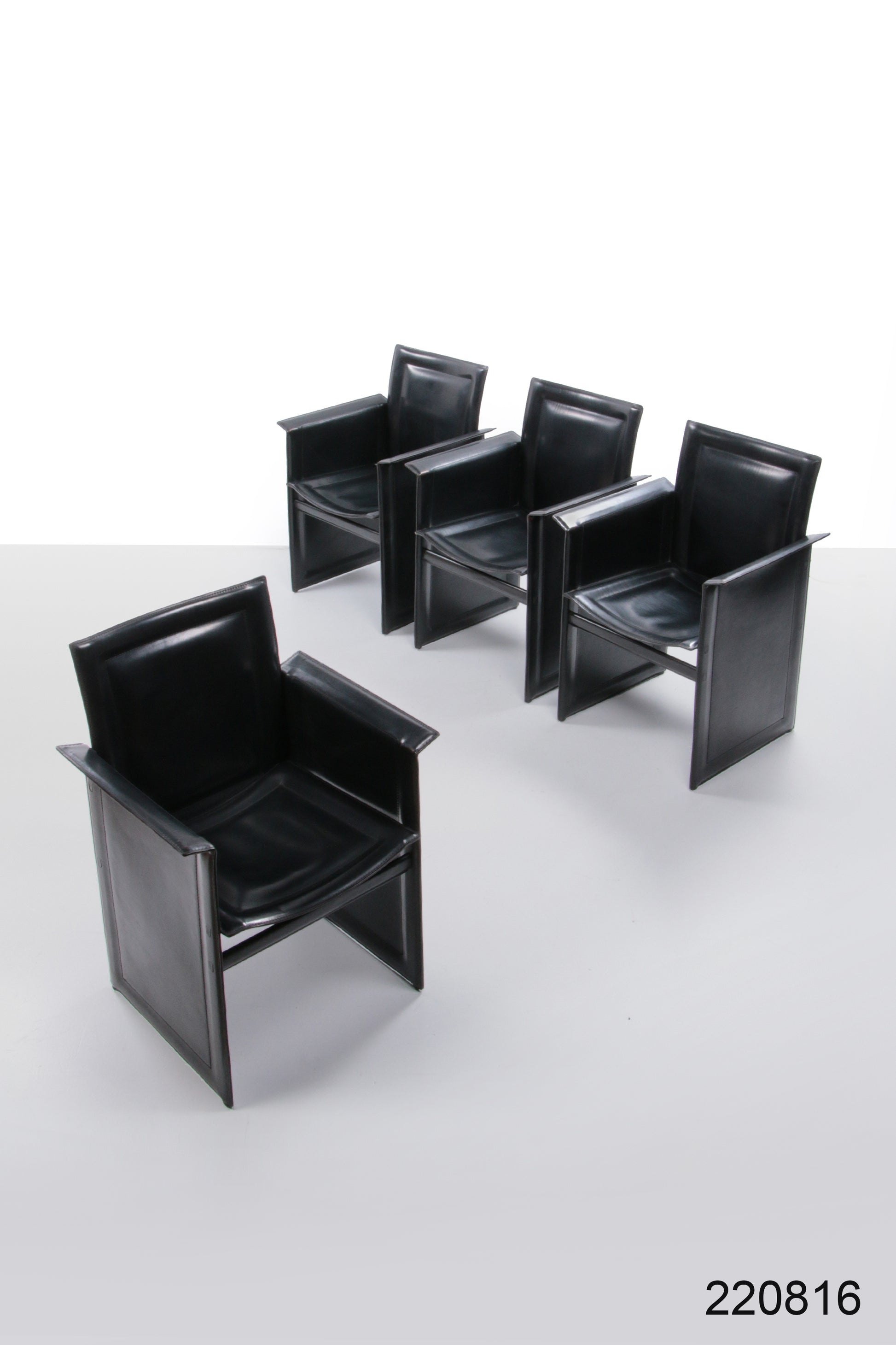 beschaving In werkelijkheid Theoretisch Solaria leather Set of 4 Dining Chairs made by Arrben,1970s Italy. –  Timeless-Art