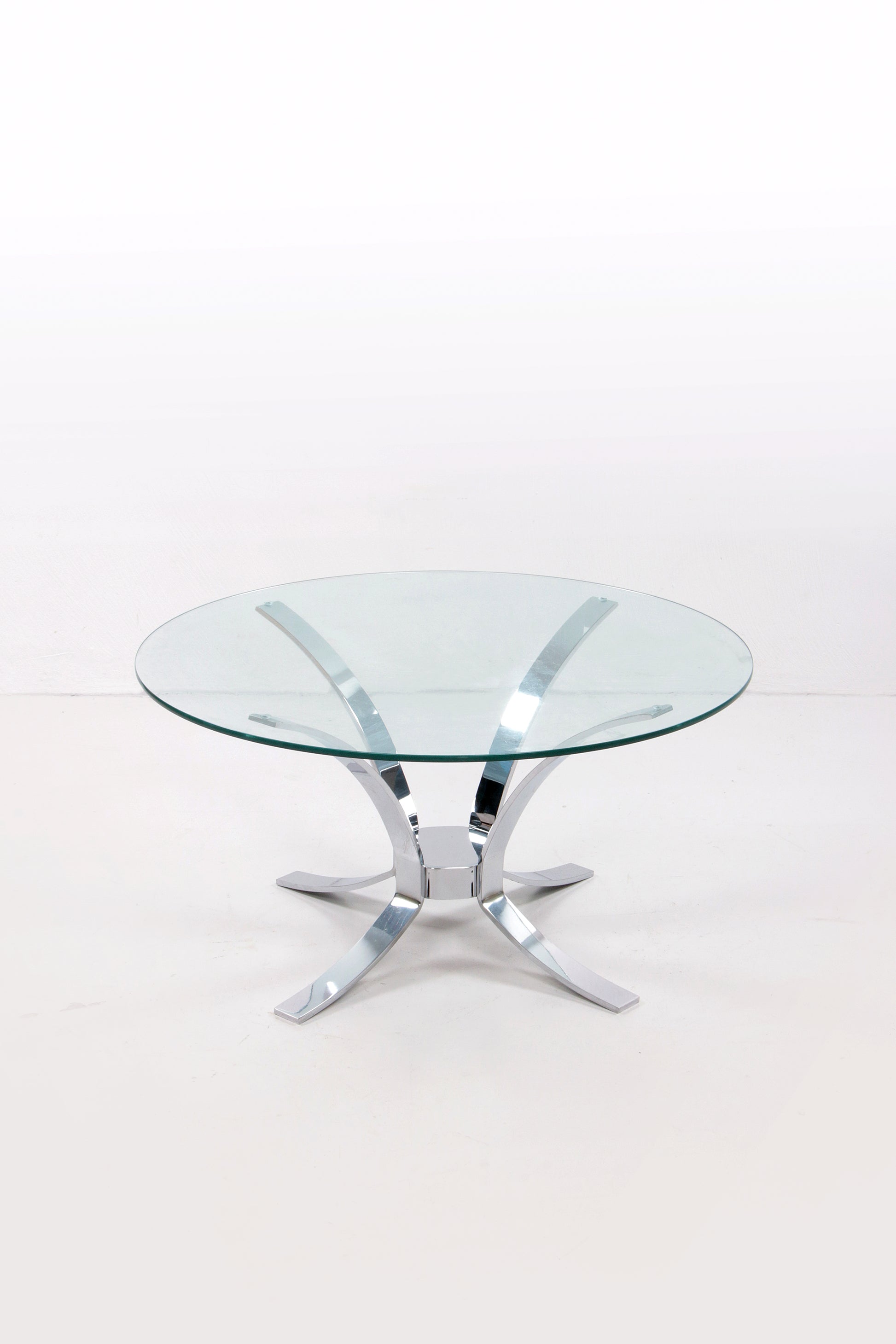 Bewusteloos onderwijzen Uitstekend Space Age Coffee table round with chrome base 1960s – Timeless-Art