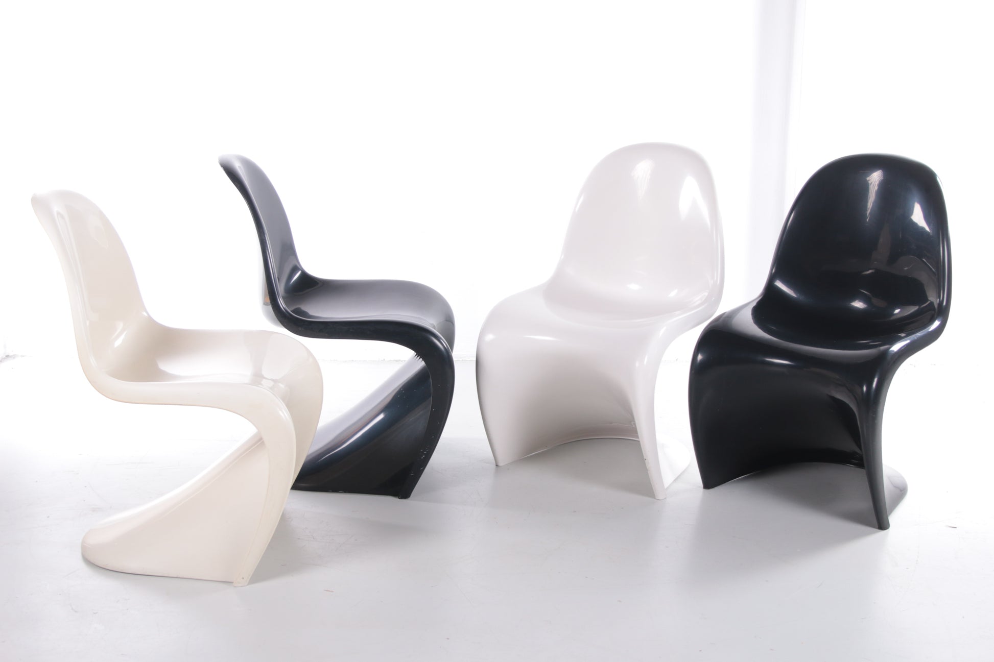regen mooi Uitbarsten Set of 4 Verner Panton chairs made by Herman miller. – Timeless-Art