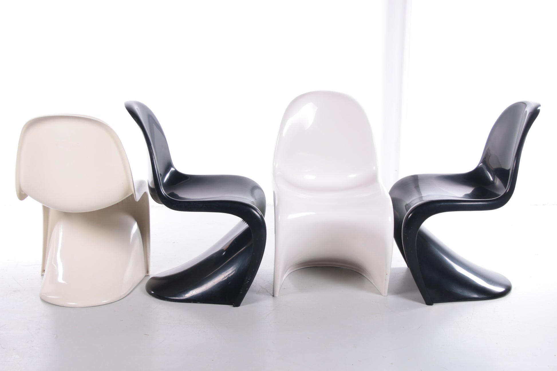 ergens Detector hoofdstuk Set of 4 Verner Panton chairs made by Herman miller. – Timeless-Art