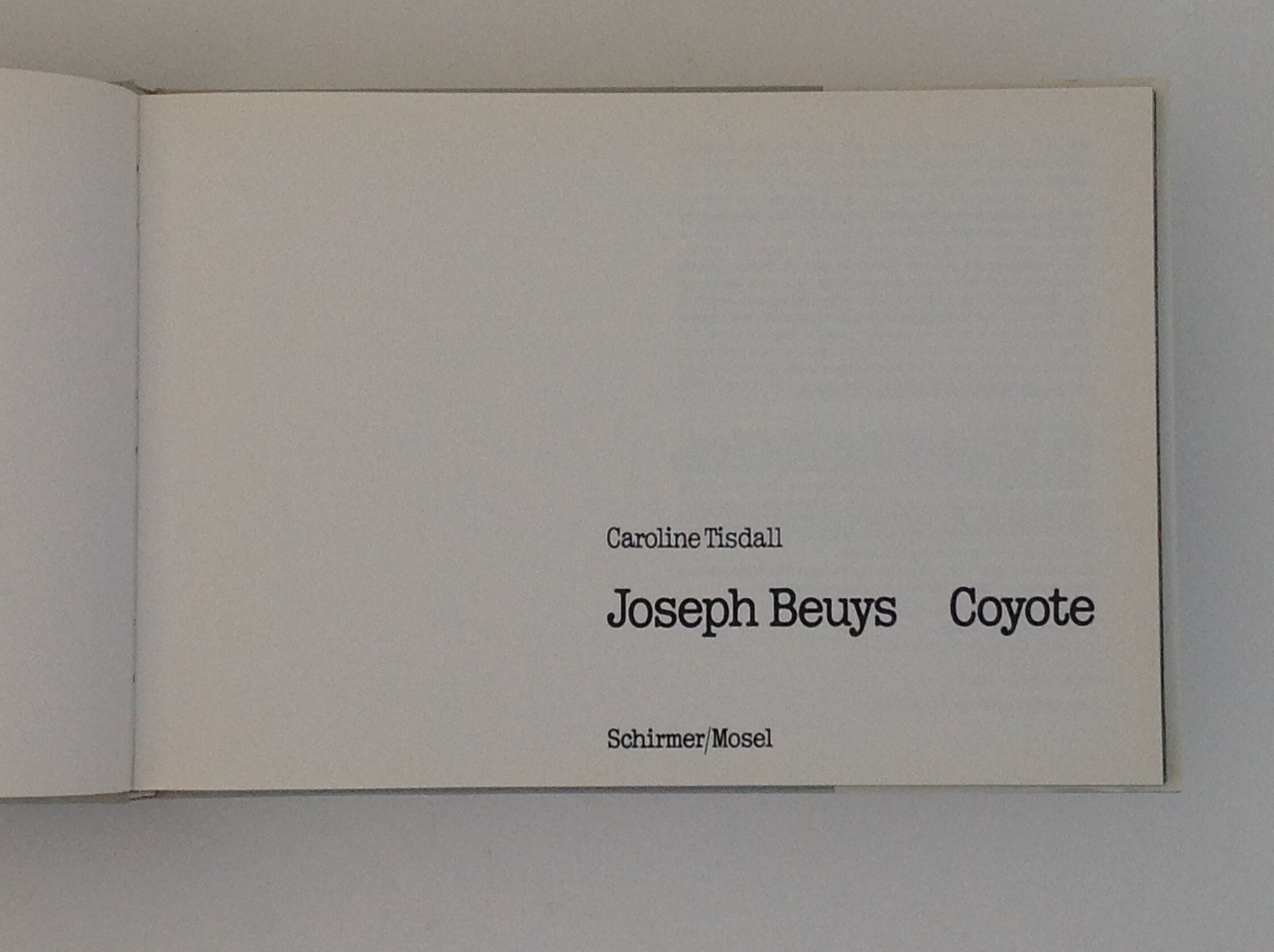 2極タイプ JOSEPH BEUYS COYOTE Caroline Tisdallコヨーテ | dizmekaro.com