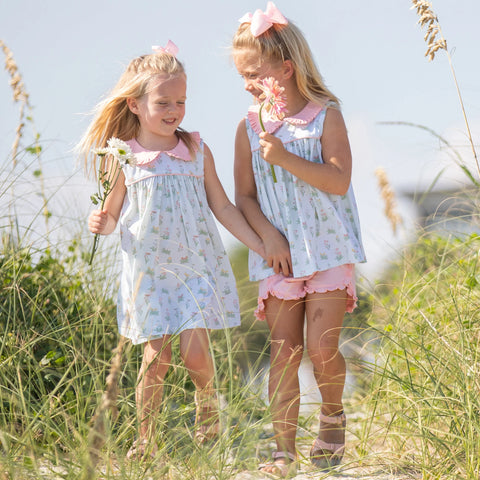 2 little girls on the beach - side hustle to earn money