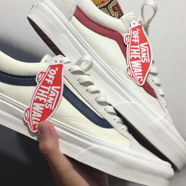 1 800 red vans