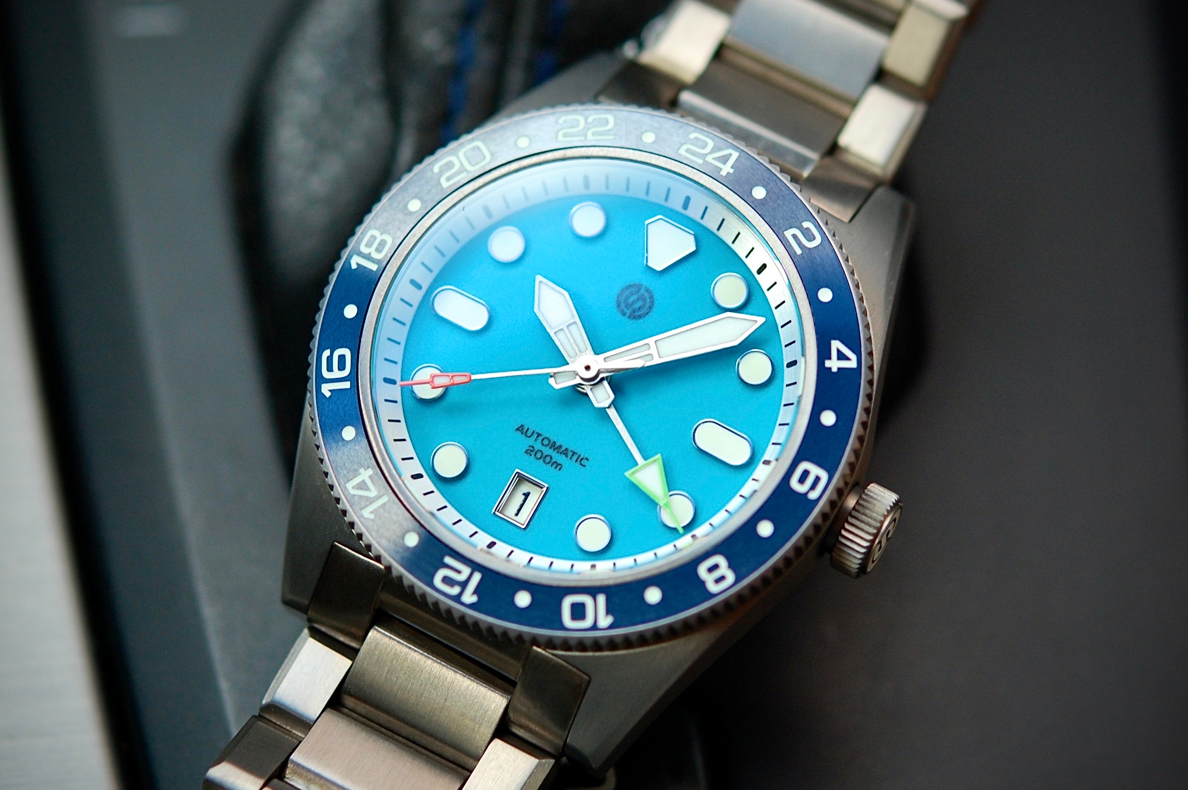 Signum Cuda Titanium GMT - Full Lume Collection – Signum Watches