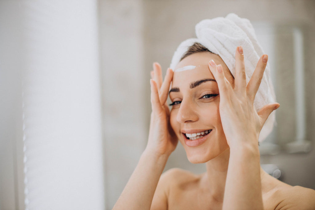 La limpieza facial diaria es muy importante para el control del acné.