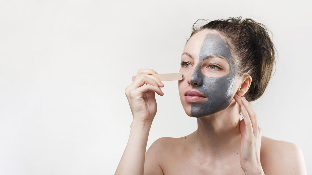 Utiliza mascarillas de arcilla para controlar el exceso de sebo en la piel del rostro