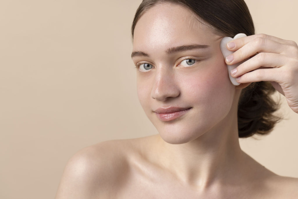 Mantener el pH de la piel en su nivel ideal no siempre es fácil. Diversos factores externos e internos pueden alterarlo, afectando la salud y apariencia de tu piel