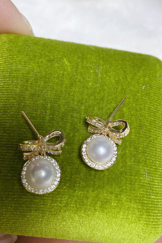 Natural Fresh Pearl Bow Stud Earrings