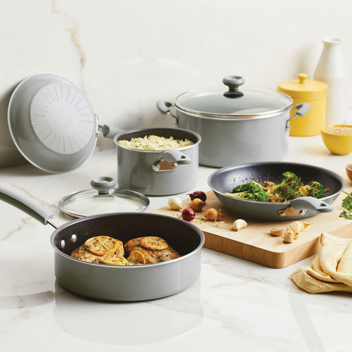 Farberware's Ceramic Bakeware Are Cheery and Work Like a Charm