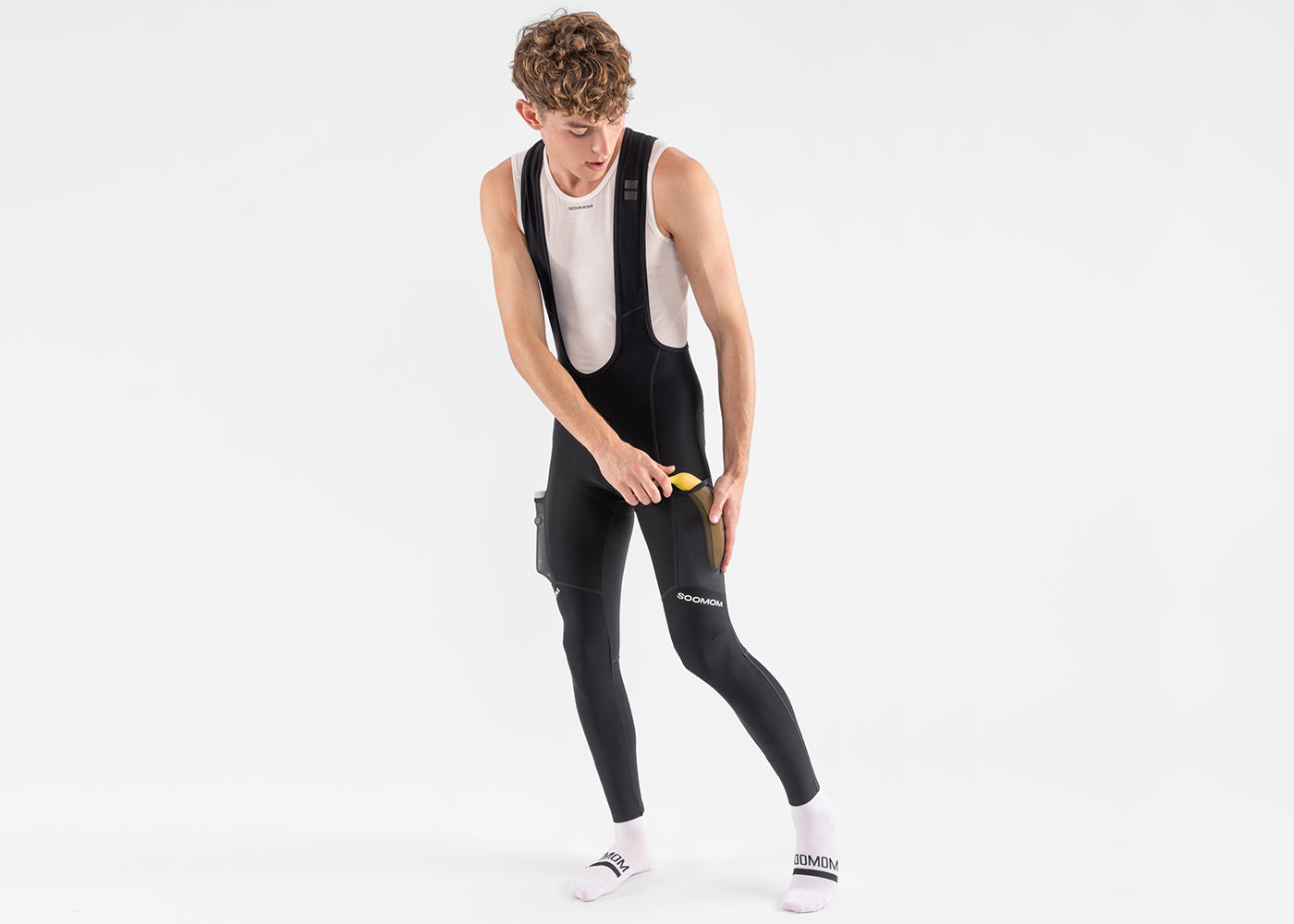 product_mensbasecargothermalbibtights_black_studio_11.jpg__PID:89e70802-6b37-41a4-a94c-82a455497915