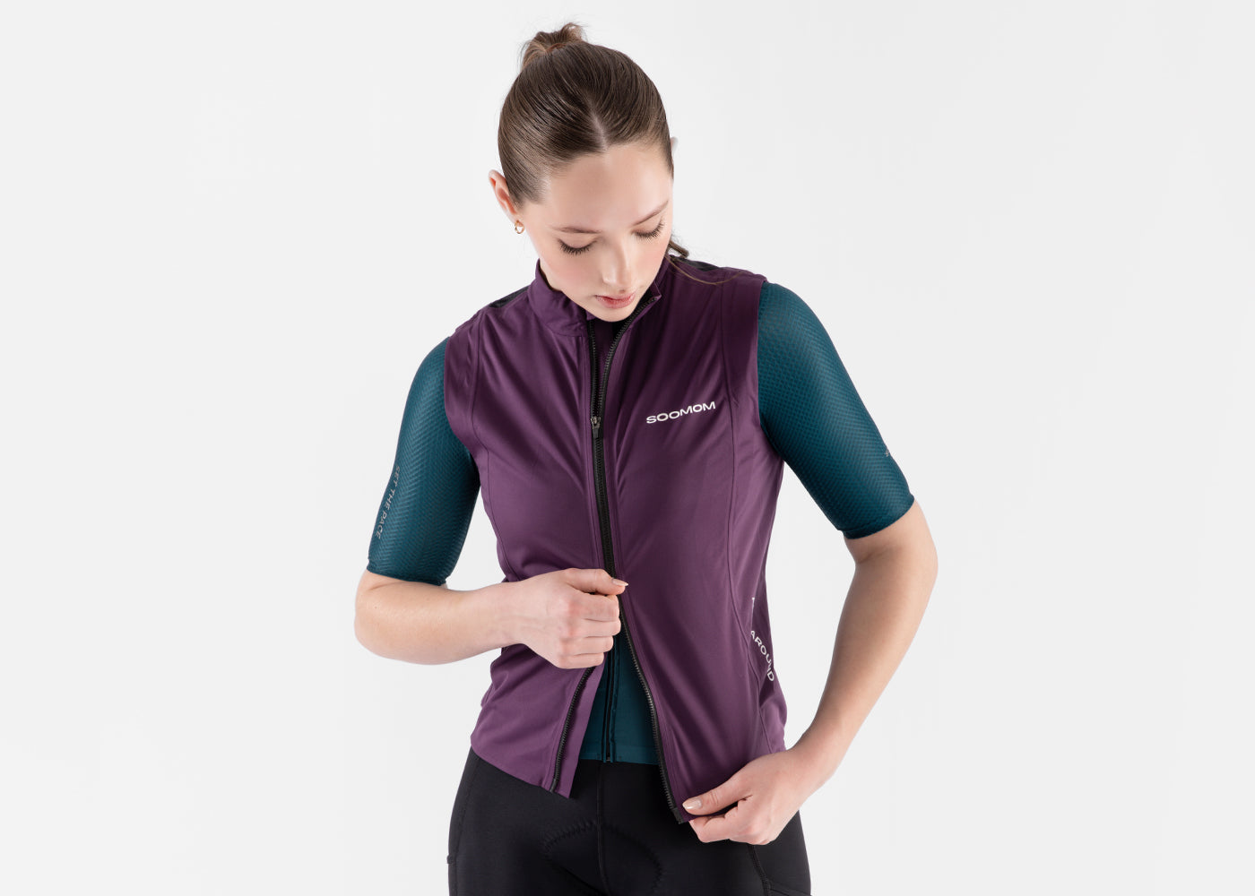 product_womensallroundwindgilet_purple_action_01.jpg__PID:f116e735-65e9-4c24-8099-4d7c1be3b04a